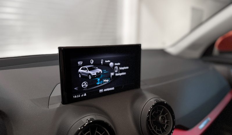 
								Audi Q2 30 TDI S-Tronic Sport full									