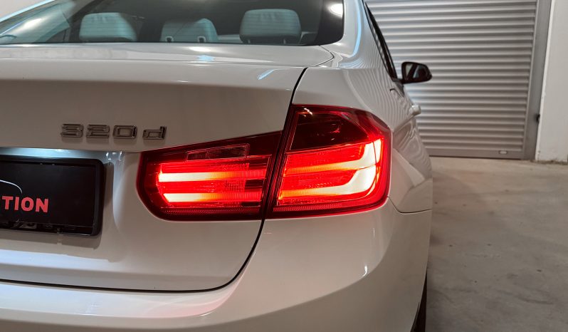 
								BMW 320d Steptronic Modern Line full									
