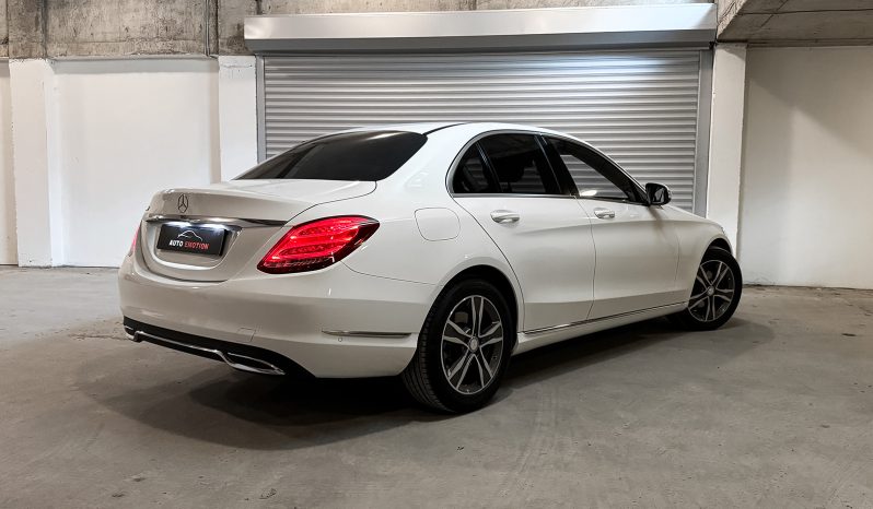 
								Mercedes-Benz C180 Elegance full									