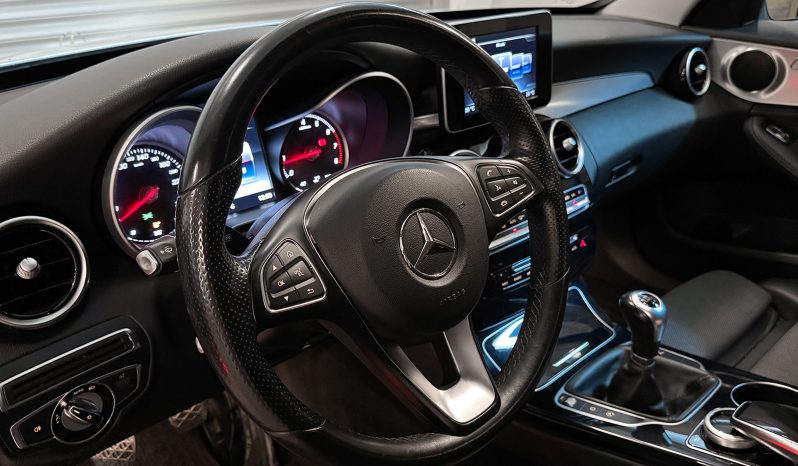 
								Mercedes-Benz C180 Elegance full									