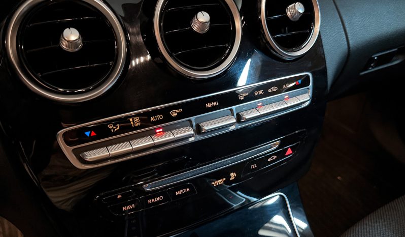 
								Mercedes-Benz C180 Elegance full									