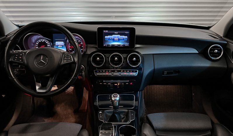 
								Mercedes-Benz C180 Elegance full									