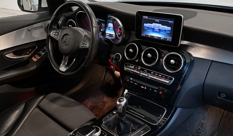
								Mercedes-Benz C180 Elegance full									