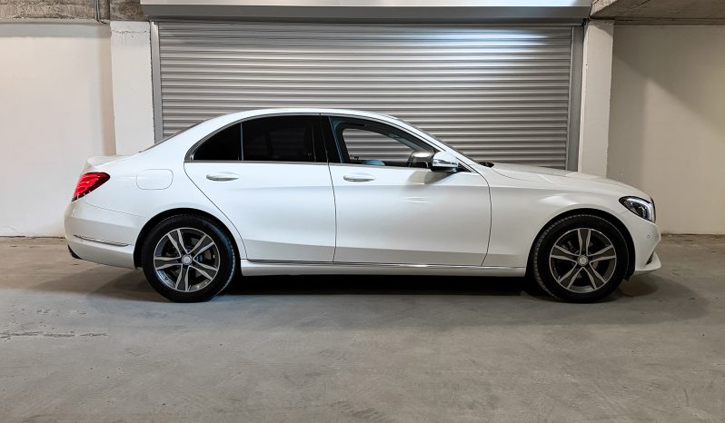 
								Mercedes-Benz C180 Elegance full									