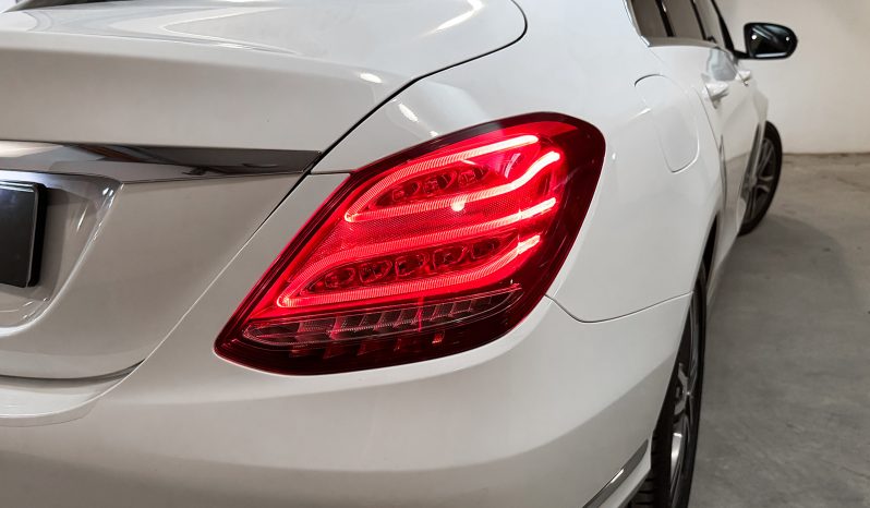 
								Mercedes-Benz C180 Elegance full									