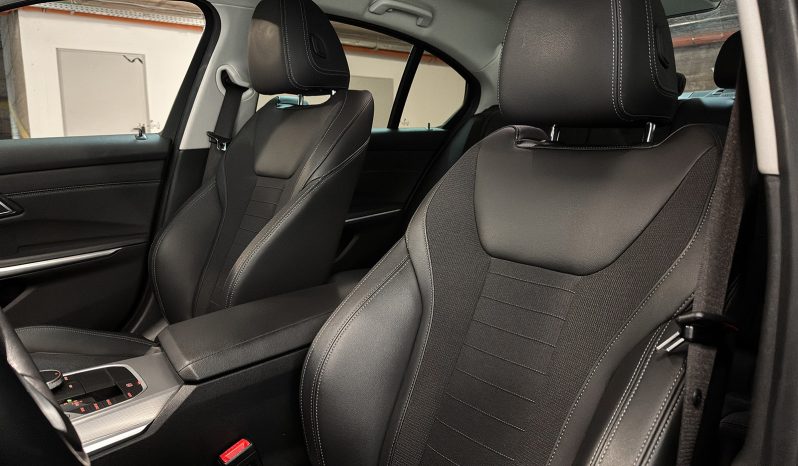 
								BMW 320d Sport Line full									