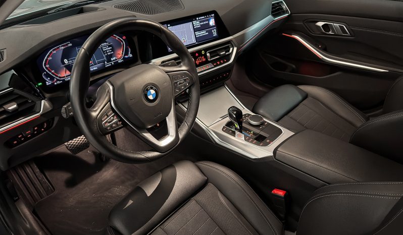 
								BMW 320d Sport Line full									