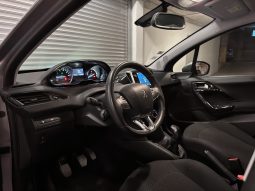 
										Peugeot 208 1.2 PureTech 82 Signature full									