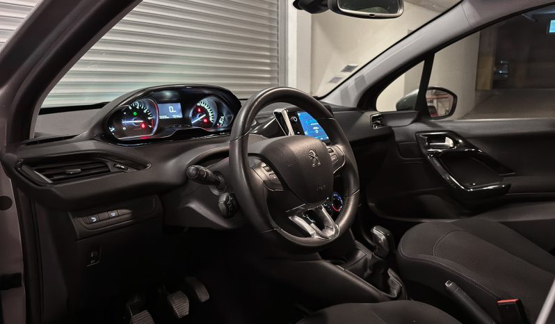 
								Peugeot 208 1.2 PureTech 82 Signature full									