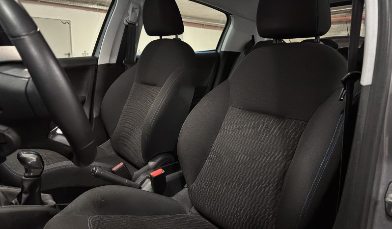 
								Peugeot 208 1.2 PureTech 82 Signature full									