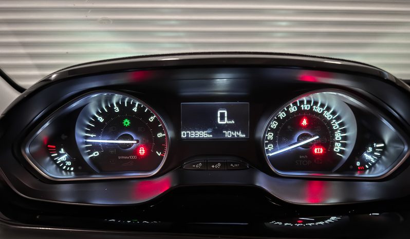 
								Peugeot 208 1.2 PureTech 82 Signature full									