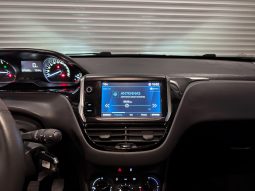 
										Peugeot 208 1.2 PureTech 82 Signature full									