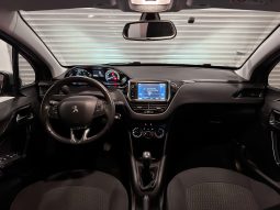 
										Peugeot 208 1.2 PureTech 82 Signature full									