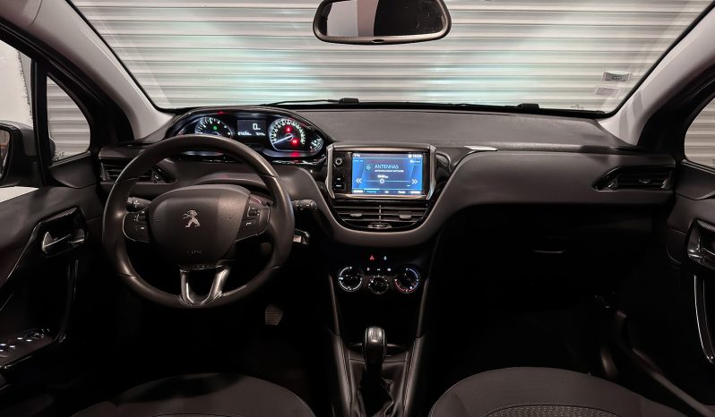 
								Peugeot 208 1.2 PureTech 82 Signature full									