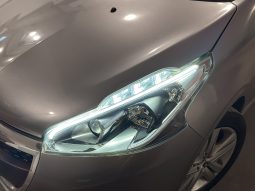 
										Peugeot 208 1.2 PureTech 82 Signature full									