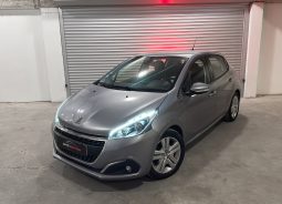 
										Peugeot 208 1.2 PureTech 82 Signature full									