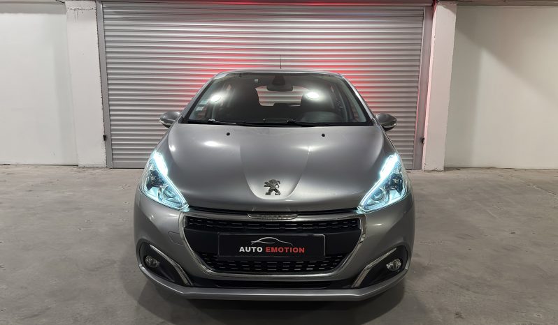 
								Peugeot 208 1.2 PureTech 82 Signature full									