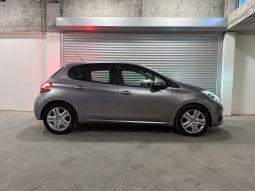 
										Peugeot 208 1.2 PureTech 82 Signature full									