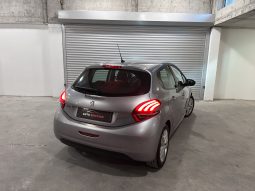 
										Peugeot 208 1.2 PureTech 82 Signature full									