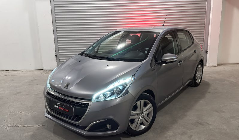 
								Peugeot 208 1.2 PureTech 82 Signature full									