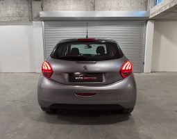 
										Peugeot 208 1.2 PureTech 82 Signature full									