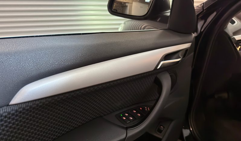 
								BMW X1 18d sDrive Steptronic Design full									