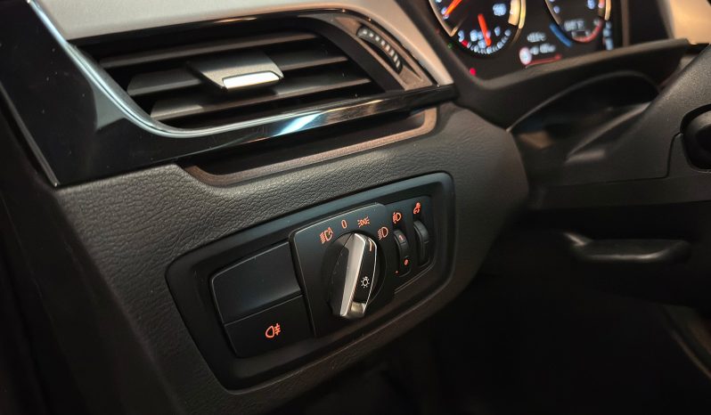 
								BMW X1 18d sDrive Steptronic Design full									