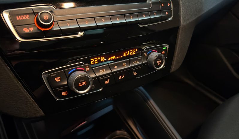 
								BMW X1 18d sDrive Steptronic Design full									