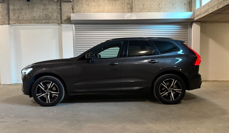 
								Volvo XC60 B5 AWD Plus Dark full									