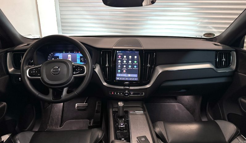 
								Volvo XC60 B5 AWD Plus Dark full									