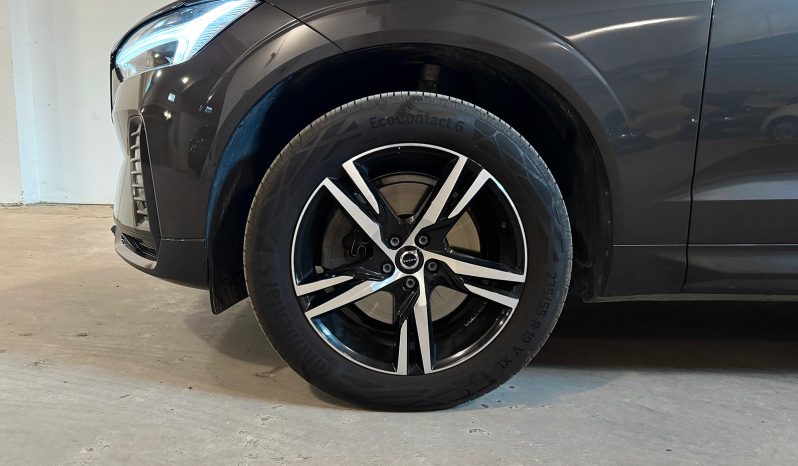 
								Volvo XC60 B5 AWD Plus Dark full									