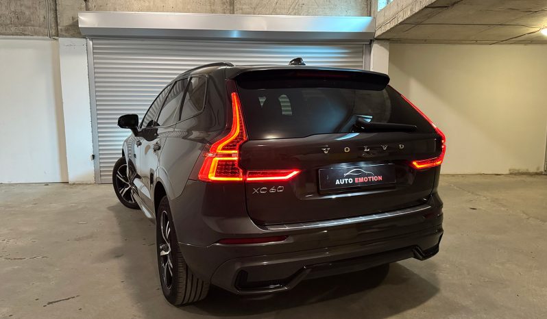 
								Volvo XC60 B5 AWD Plus Dark full									
