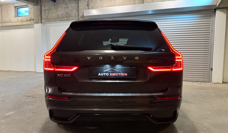 
								Volvo XC60 B5 AWD Plus Dark full									