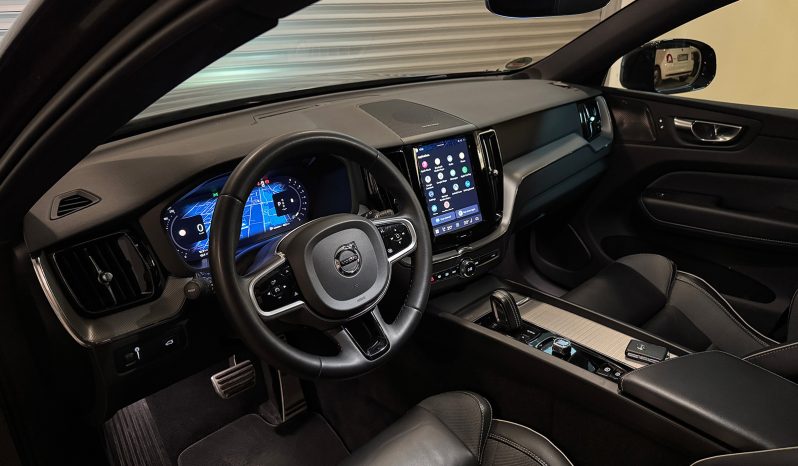 
								Volvo XC60 B5 AWD Plus Dark full									