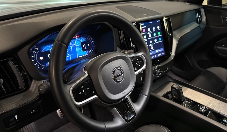 
								Volvo XC60 B5 AWD Plus Dark full									